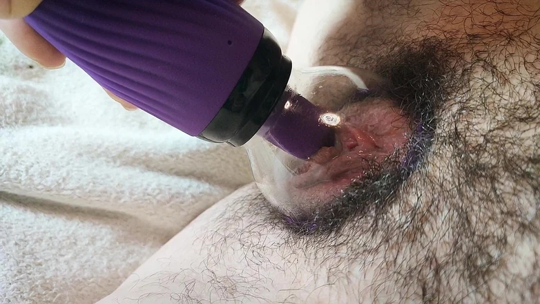 LolaLola: Vacuum Pumping Drives My Crazy, I Can't Stop