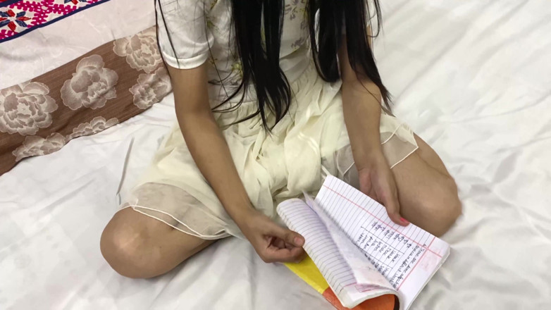 Desifilmy45: Gadis perawan ini minta dientot habis-habisan sama besar bu gurunya