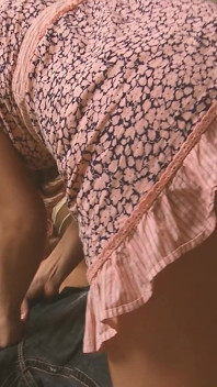 Seksi latin sahnesi 3: seksi büyük memeli latin kıllı amına boşalmayı seviyor