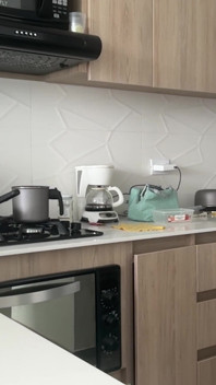 Latina Služka s obrovským zadkem, jeho šéf nemůže odolat