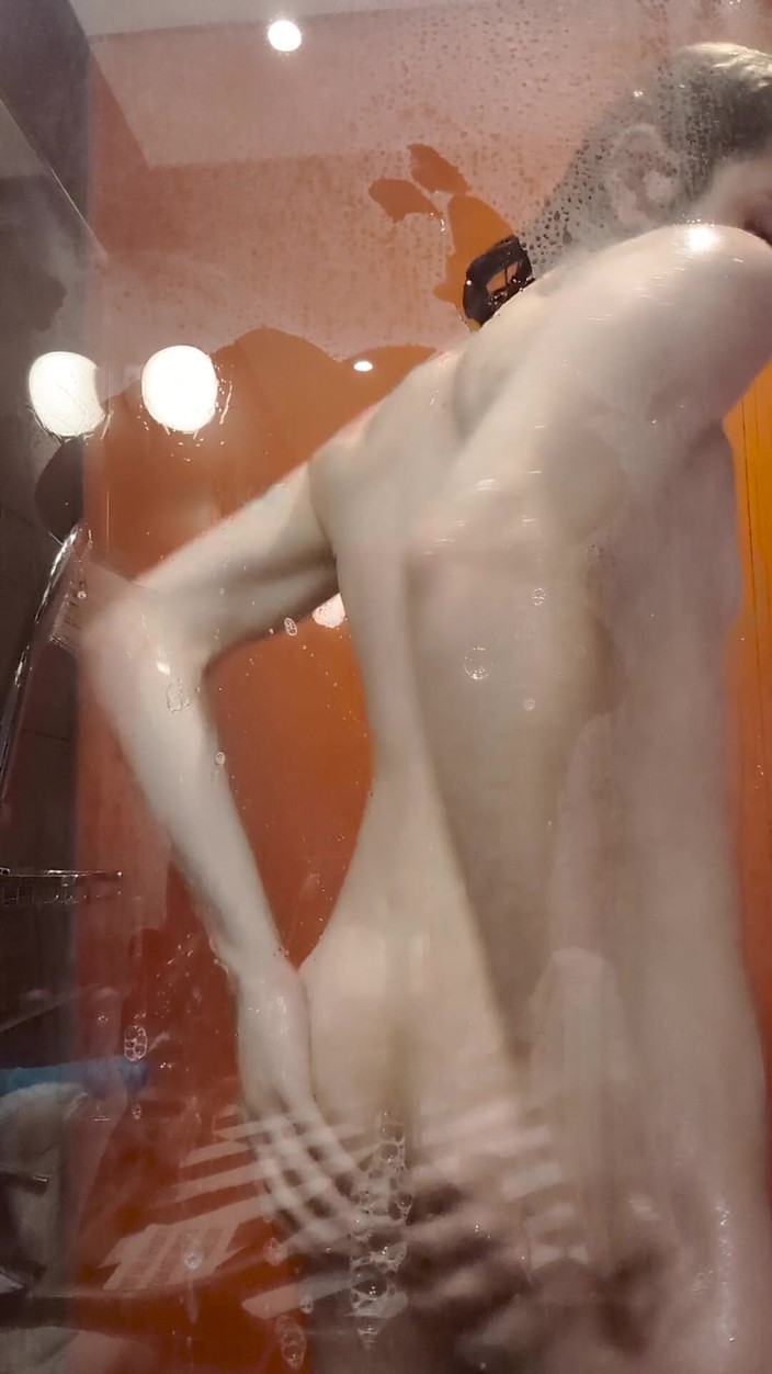 CecexoMonroe: Seksowny prysznic Cece's