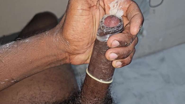 Mike Raj: Condon bile siyah mole yarakla sikişmeyi kaldıramıyor