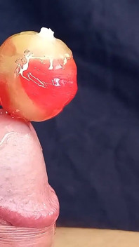 Hij kwam 3 keer met een lolly in zijn lul
