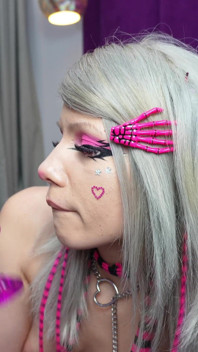 Das süße emo-mädchen vasya sylvia testet ihre löcher auf stärke - doppelte penetration