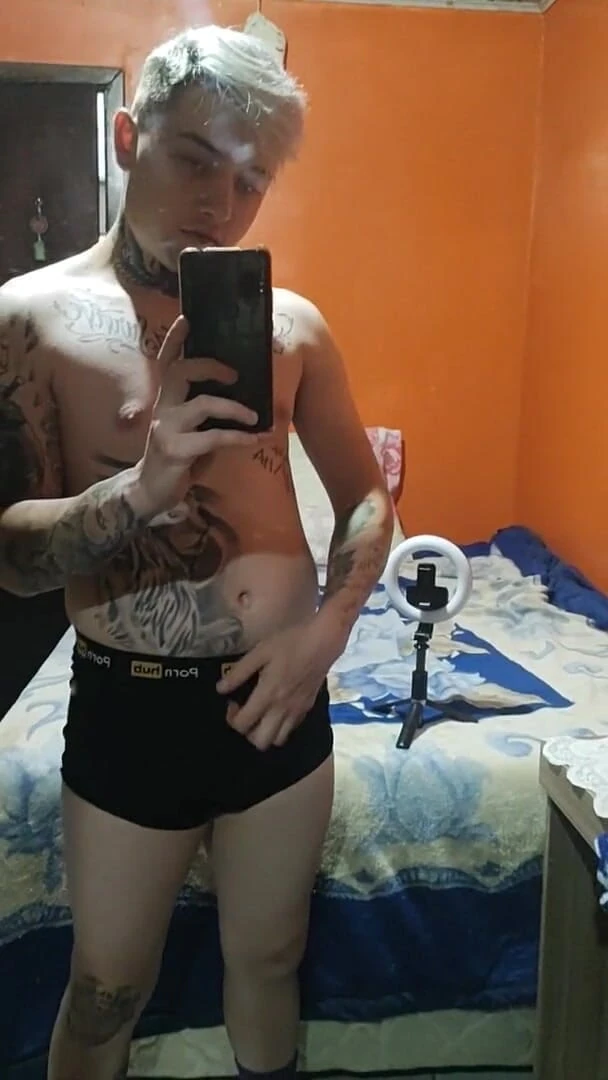 Daniel Tatuado E Safado: Sensualizing in Front of the Mirror