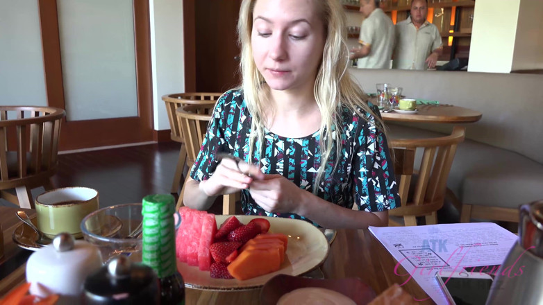 ATK Fans (Girlfriends): Vacances virtuelles au Costa Rica avec Odette Delacroix, partie 3