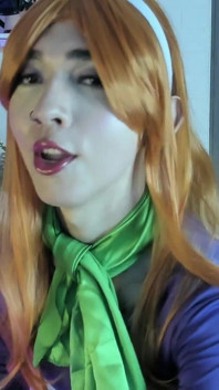 Cosplay Puv Daphne Burp Challenge with Scooby Taser