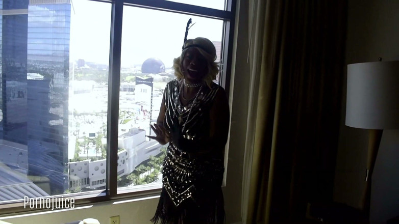 PornoJuice Faphouse: Shanice Luv é a versão curta do flapper dançando feliz