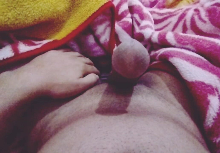 Alex njx: Mañana caliente masturbándose en la cama