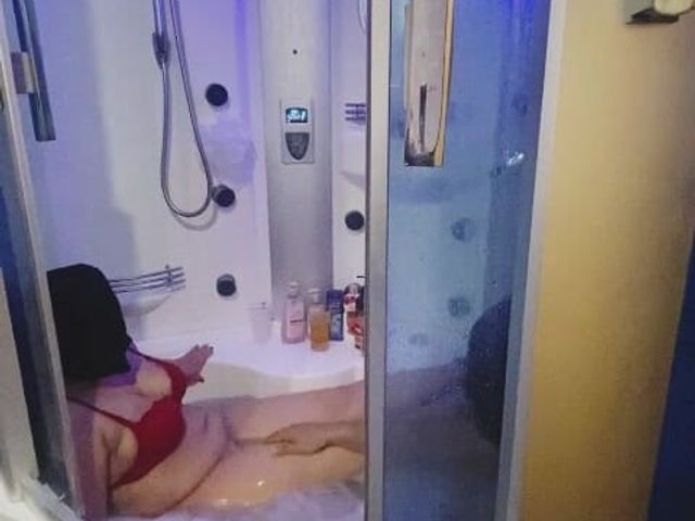 Arabic Fun in Bathroom (Ass dnse)