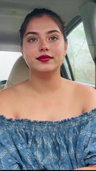 Indiana linda meia-irmã tomada ao ar livre e fodida com força quando ela estava sozinha no carro