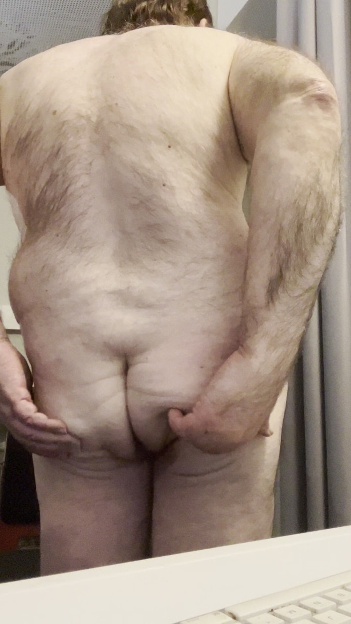 Coach Karl dude lodge: Coach Karl Nipples and Butt 5571