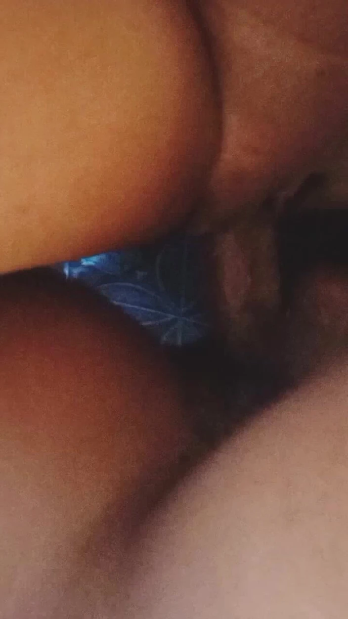 Me and my new slut: GFとの超うめき声セックス、彼女は私の黒いチンポを楽しんでいます