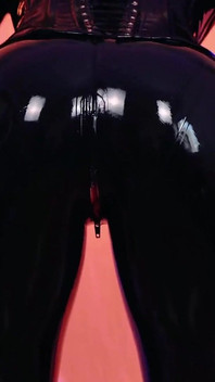 Kompilasi Video Kucing Getah Lateks Oleh Model Fetish MILF Arya Grander