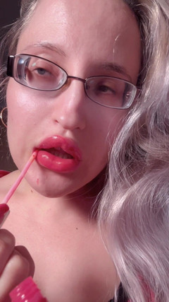 FinDom Goaldigger: Bimbo Red Lipgloss被迷住