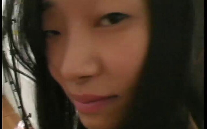 Magmafilm: Hübsches Asiatisches Mädchen in Der Videothek Ansprechen. Sex. Fertig.