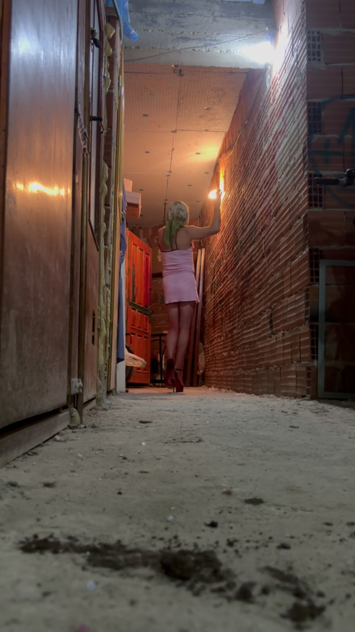 cd_aysemmm: Saludé al pizza boy sin sujetador