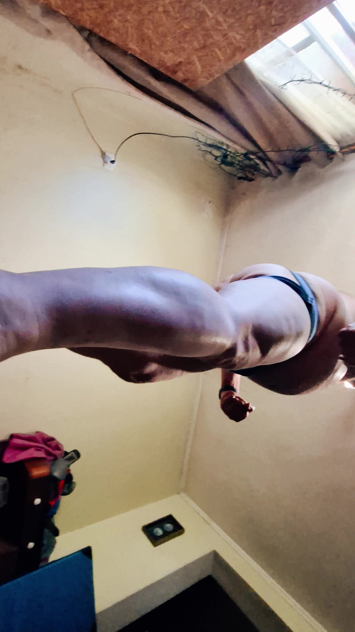 Punchbagplz: POV-gevecht: zilveren daddy boxer - totale onderwerping in gevecht