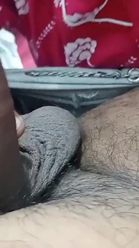 La moglie tamil aiuta il marito a venire fuori dalla masturbazione