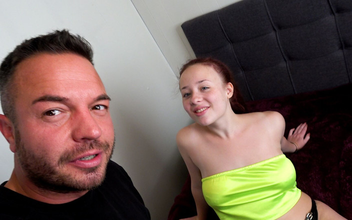 Andy Star: Teeny Cerise - studentka - Nylon-footjob