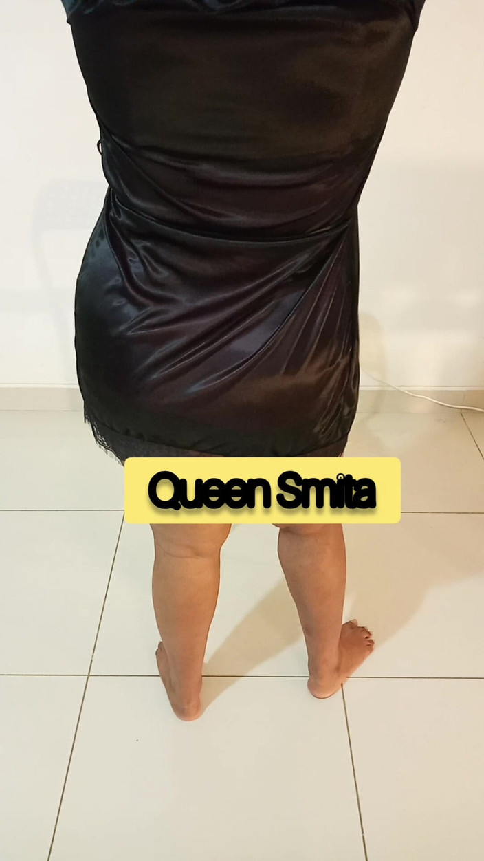 Goddess Silk Smita: Potrząśnij brązowym cycem