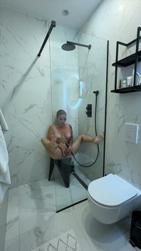 Me masturbo en la ducha y experimento eyaculación: mi humedad necesita un líquido espeso