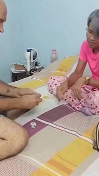 ! Trò chơi anh kế! Họ tinh nghịch, họ tìm thấy một trường hợp