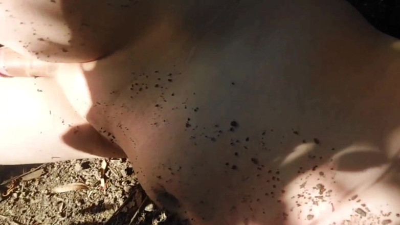 Kitty_Cross: Fusta atât de scurtă încât este minunată