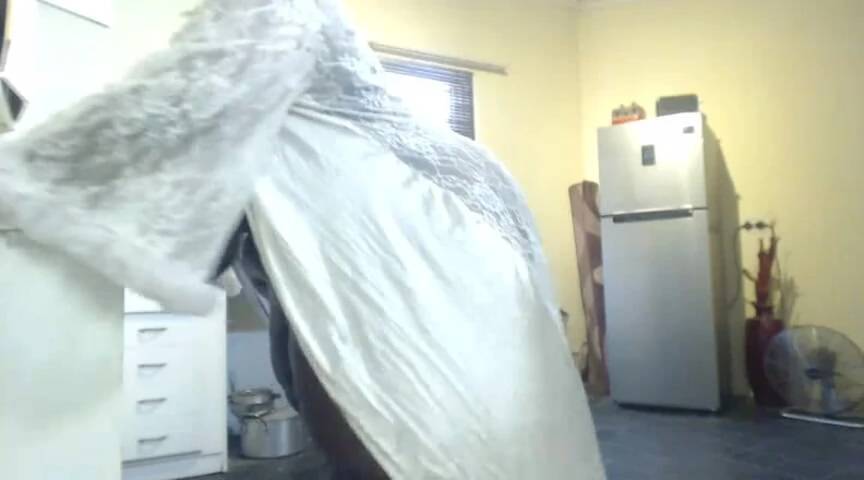 Legendary Booty Overdose: BBW Cooking with a Vibrator in Her Pussy