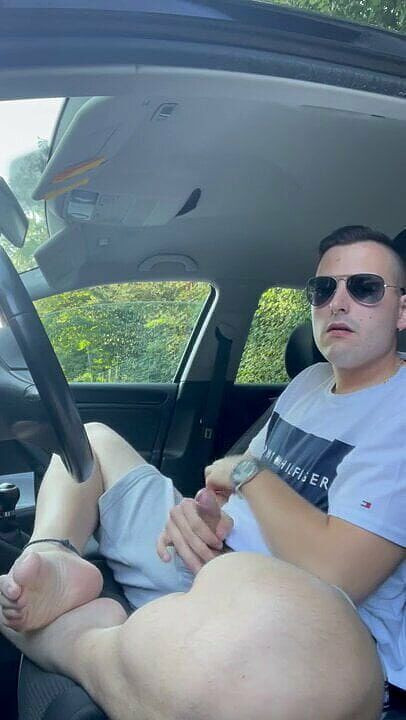 Twinkboy82: Німецький чувак-близнюк дрочить в машині на вулиці