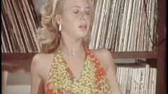 Old Good Porn: Dvě šíleně sexy blondýnky omračují svá sexy těla a dvojitý tým...
