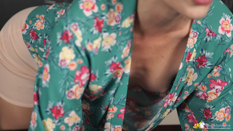 DownblouseJerk: Obsessie voor bloes omlaag - Joi