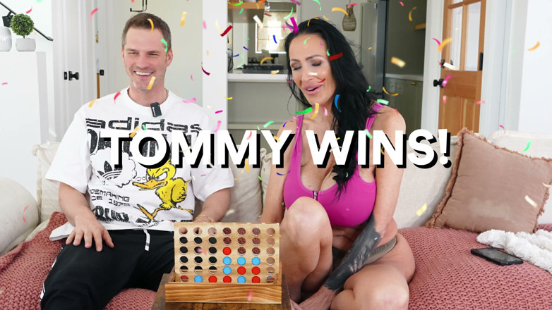 Tommy Wood XXX: Grote borsten milf Mandy Bright neukt op Tom Games Pod