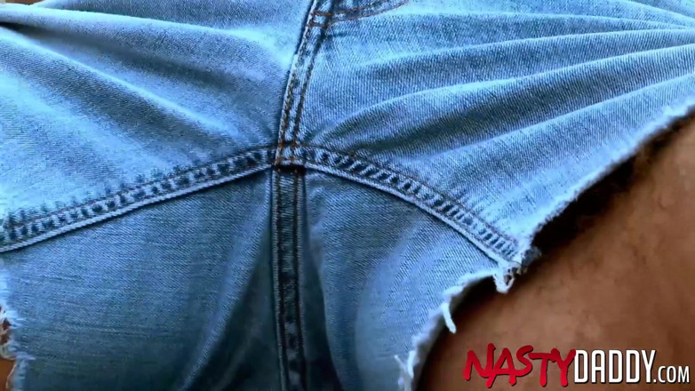Nasty Daddy: Un papa coquin se fait baiser sans capote par Mack...