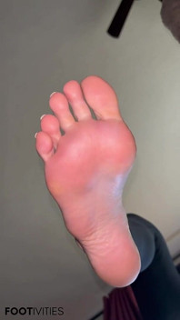 Penghinaan kaki doormat pov oleh ivys feet