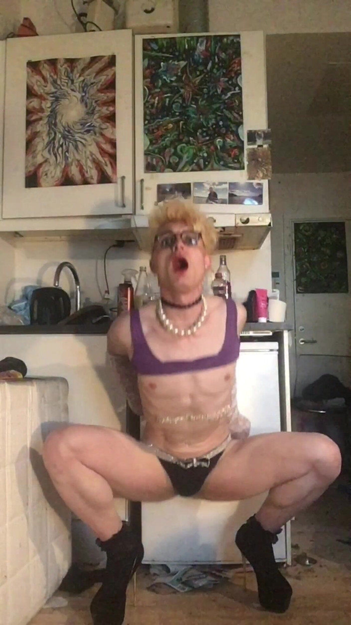 Sissy Cindy Slut: patli sunahre baalon vaali gori hasina Jes ujaagar