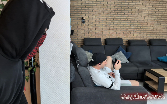 GayKinkCouple: Незнакомец берет власть и трахает его грубо (ролевая игра)