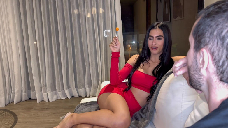 Yenifer Chacon: Temanku mengundangku untuk seks threesome bareng teman tinder-nya