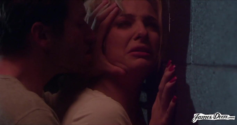 James Deen: Dahlia Sky se fait sodomiser dans la nature par James...