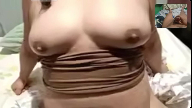 Sofixxx: En Una Llamada Caliente Gordita Se Toca Las Tetas