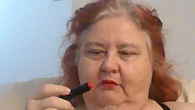 BBW nurse Vicki adventures with friends: แชทลิปสติกตัวจิ๋วแต่งตัว