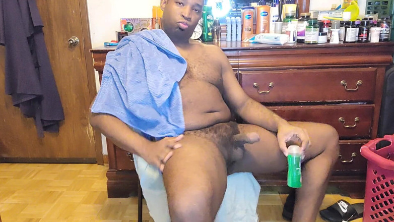 Blkbamaboi73: Mengejut batang keras besar selepas mandi panas