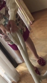 Des filles asiatiques se font surprendre - 2, une femme au foyer japonaise se masturbe en rêvant d’une pipe