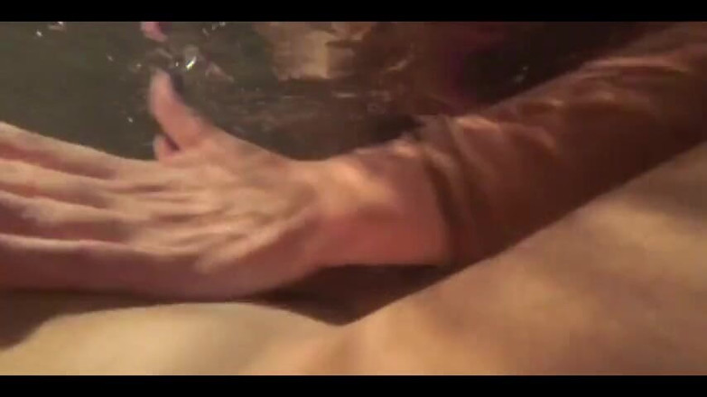 KarmenMilf: Macocha lubi ssie pod wodą