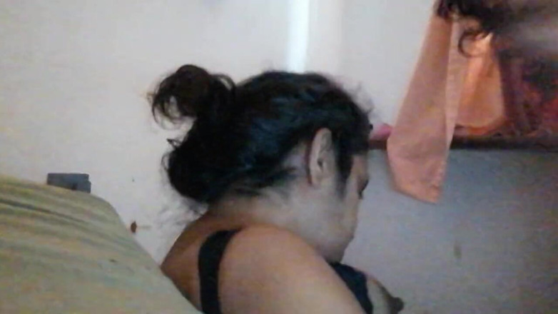 Tina Baby: Provocando los pezones hinchados de mi tía