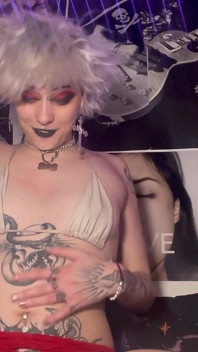 Goth Girl Glitterqueen1999 dimiliki oleh ayah tirinya dan dibuat untuk memancut mani! Fetish Pemindahan Fetish , Fetish Transformasi Taboo