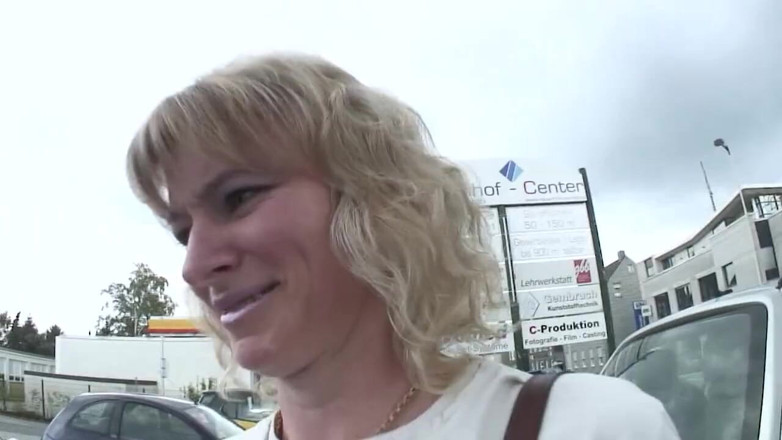 Sextermedia by Pete: Amateur, a bit older slut masturbates in pantyhose