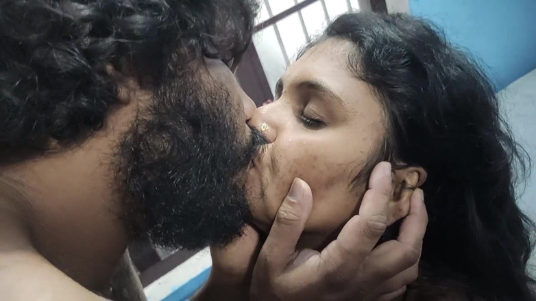 Vaigavarun45: Desi Indian Malayali Couple Nighty Hard Fuck in Bedroom