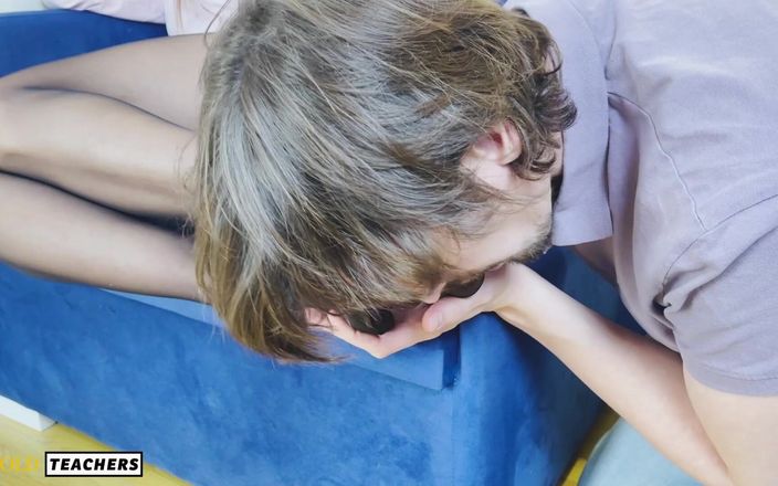 GoldTeachers: Tôn thờ đôi chân của cô ấy, sục bằng chân và xuất...