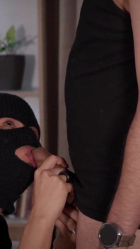 Bonjolan seksi memecah masuk ke rumah saya untuk menyampah saya, tetapi saya membawanya untuk memecahkan ke dalam pantat lapar saya tanpa kondom dan mencuri air maninya sebaliknya